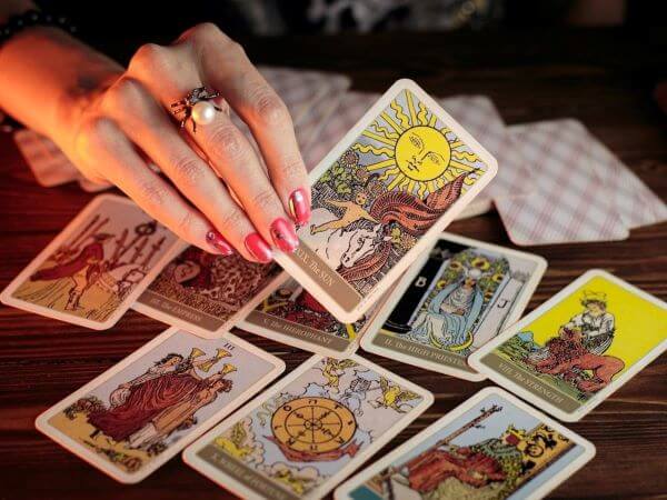 Ý nghĩa lá King of Pentacles Bí mật ẩn sau bộ bài Tarot