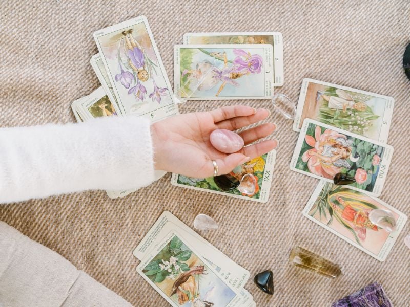 Ý nghĩa lá King of Pentacles Bí mật ẩn sau bộ bài Tarot